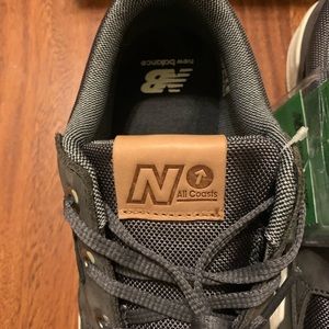 new balance am562